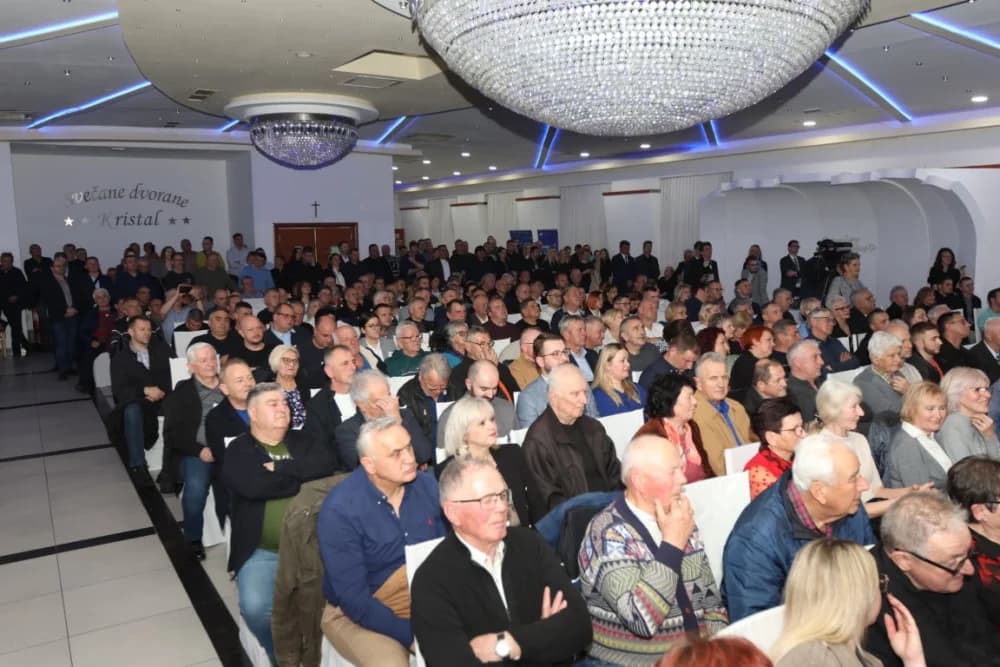 Veliko slavlje u Slavonskom Brodu povodom 35. obljetnice HDZ-a u Brodsko-posavskoj županiji: ʼSpremni smo na najzahtjevnije i najborbenije izboreʼ