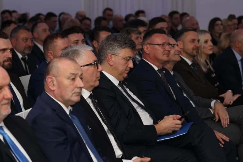 Veliko slavlje u Slavonskom Brodu povodom 35. obljetnice HDZ-a u Brodsko-posavskoj županiji: ʼSpremni smo na najzahtjevnije i najborbenije izboreʼ