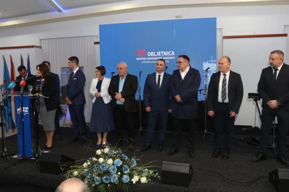 Predstavljeni kandidati HDZ-a za lokalne izbore u Brodsko-posavskoj županiji: ʼMaksimalno se angažirajte u predstojećoj kampanjiʼ!