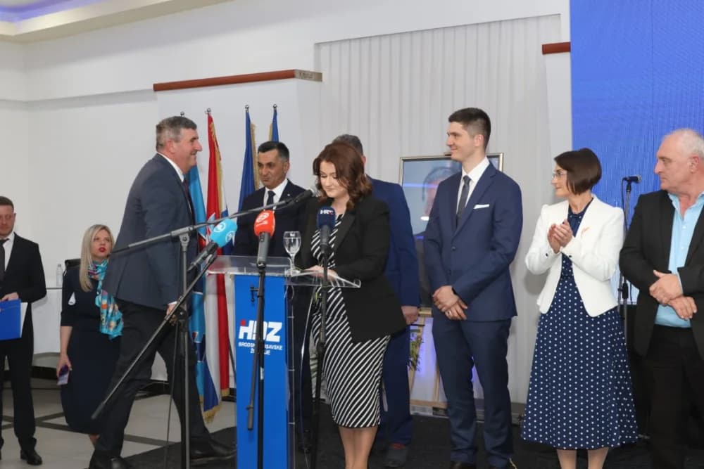 Predstavljeni kandidati HDZ-a za lokalne izbore u Brodsko-posavskoj županiji: ʼMaksimalno se angažirajte u predstojećoj kampanjiʼ!