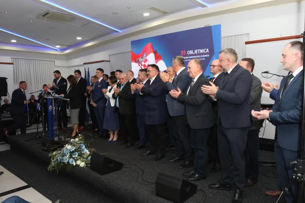 Predstavljeni kandidati HDZ-a za lokalne izbore u Brodsko-posavskoj županiji: ʼMaksimalno se angažirajte u predstojećoj kampanjiʼ!