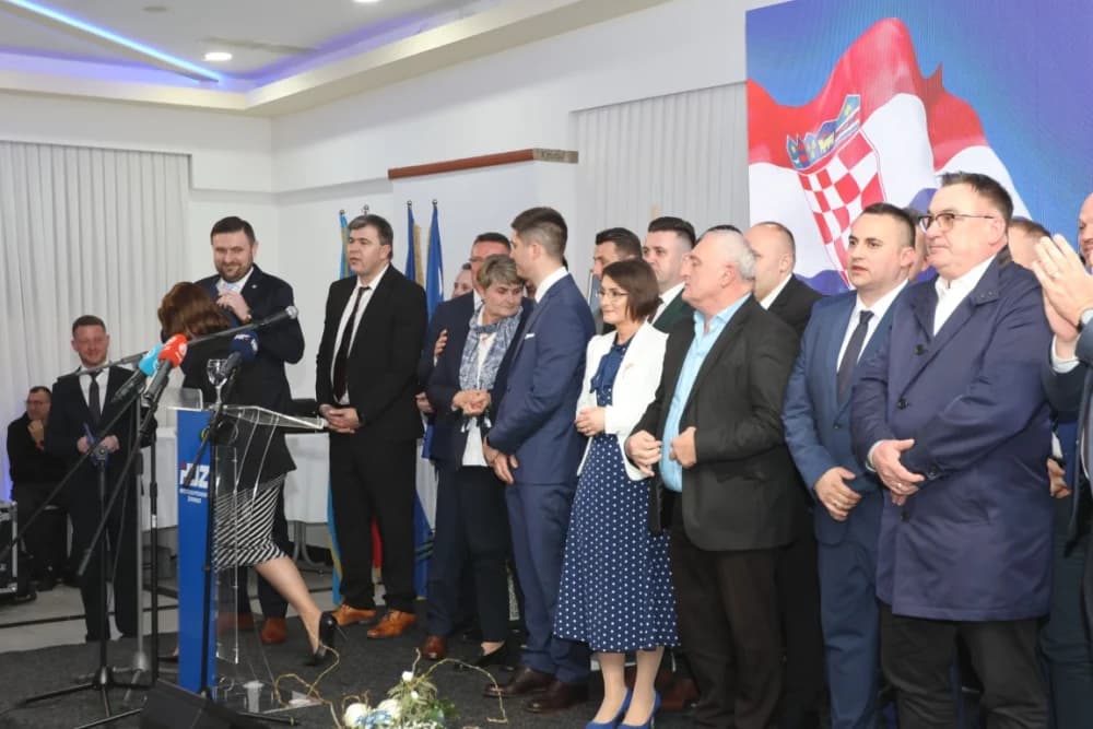 Predstavljeni kandidati HDZ-a za lokalne izbore u Brodsko-posavskoj županiji: ʼMaksimalno se angažirajte u predstojećoj kampanjiʼ!