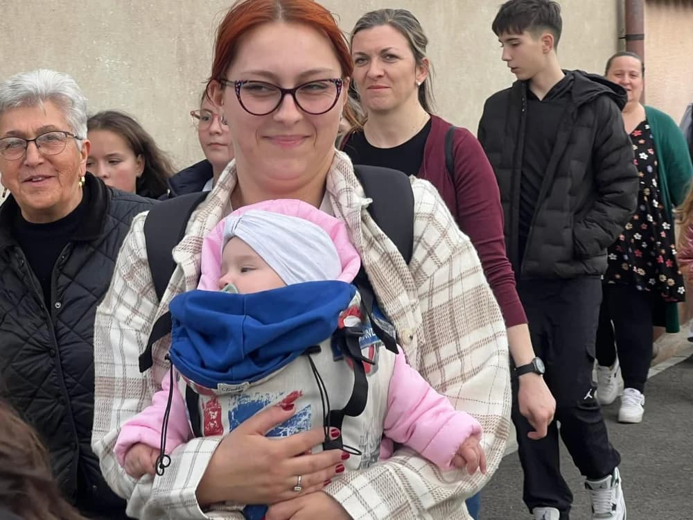 Nekoliko stotina mališana na križnom putu u Gromačniku
