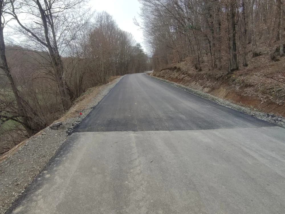 Radovi na asfaltiranju ceste Brčino - Zdenci privode se kraju: ʼUvjeren sam da će mještani biti zadovoljni novom infrastrukturomʼ