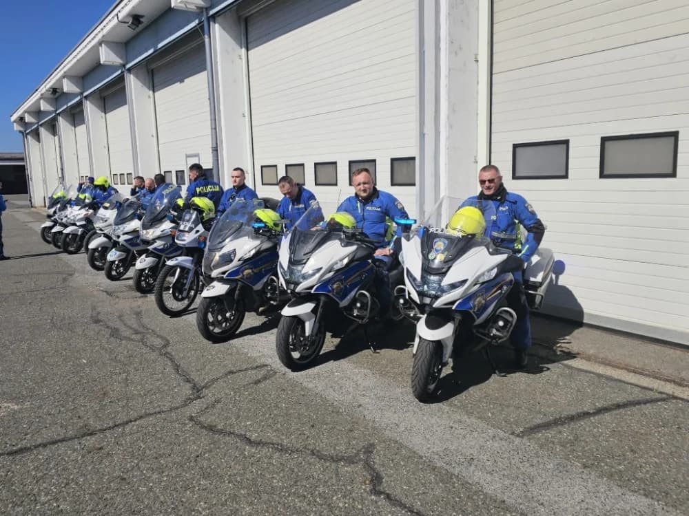 (VIDEO-FOTO) Policijski službenici – motociklisti su spremni za novu sezonu – pokazali su nam trenažnu vožnju