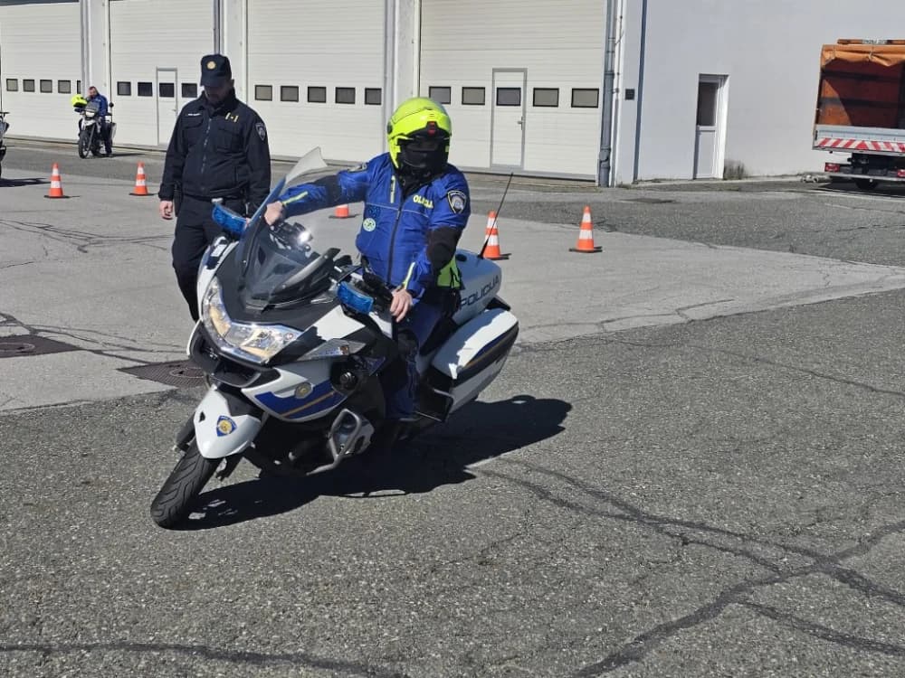 (VIDEO-FOTO) Policijski službenici – motociklisti su spremni za novu sezonu – pokazali su nam trenažnu vožnju