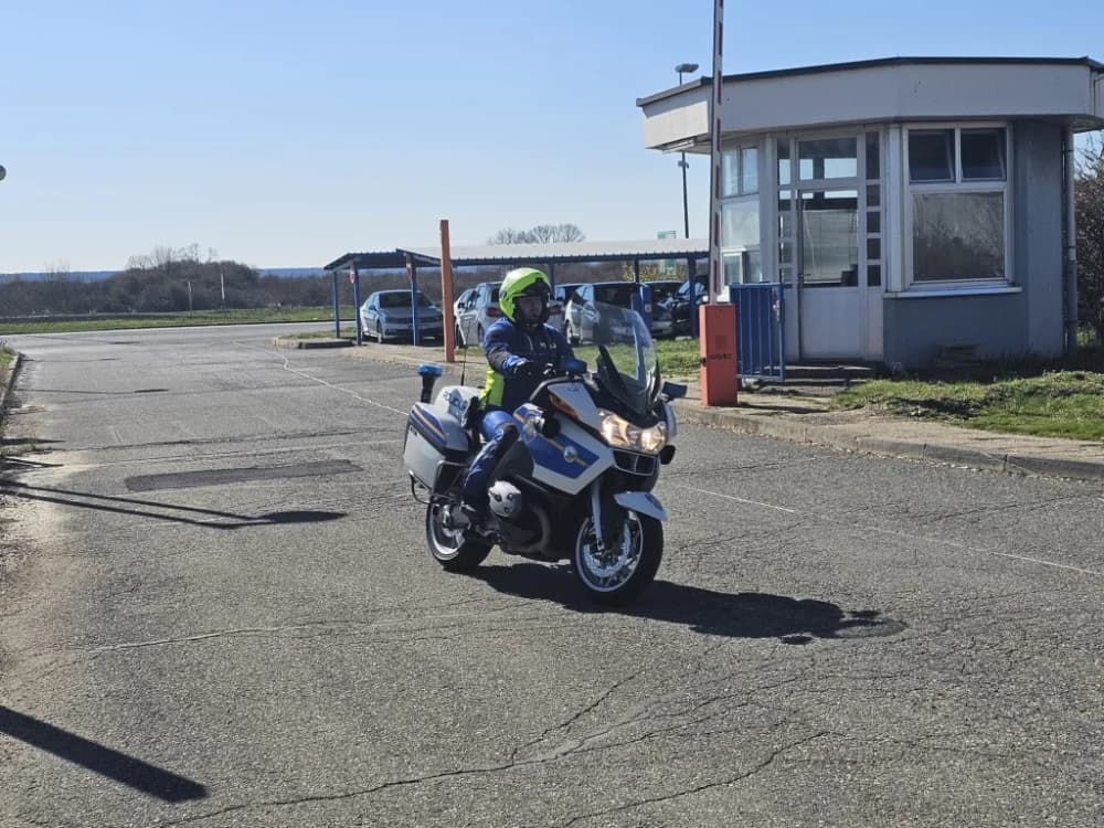 (VIDEO-FOTO) Policijski službenici – motociklisti su spremni za novu sezonu – pokazali su nam trenažnu vožnju