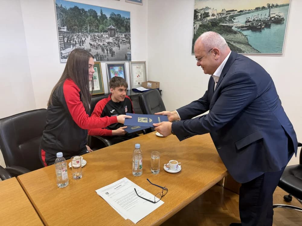 Sjajni mladi karataši Nikola Birač i Ana Lujić na prijemu kod gradonačelnika