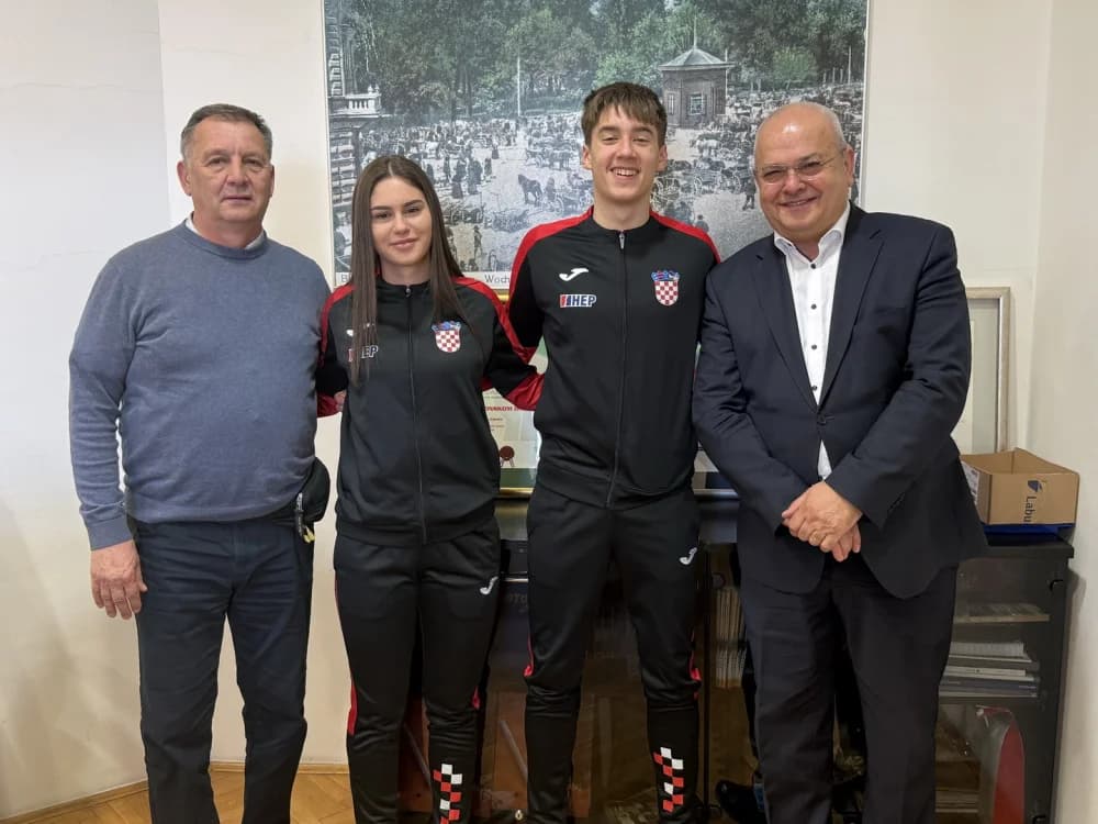 Sjajni mladi karataši Nikola Birač i Ana Lujić na prijemu kod gradonačelnika