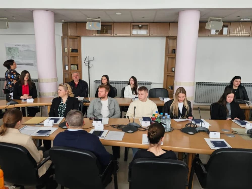 Čak 59 studenata - stipendista na potpisu ugovora za stipendiranje s brodsko-posavskim županom Danijelom Marušićem