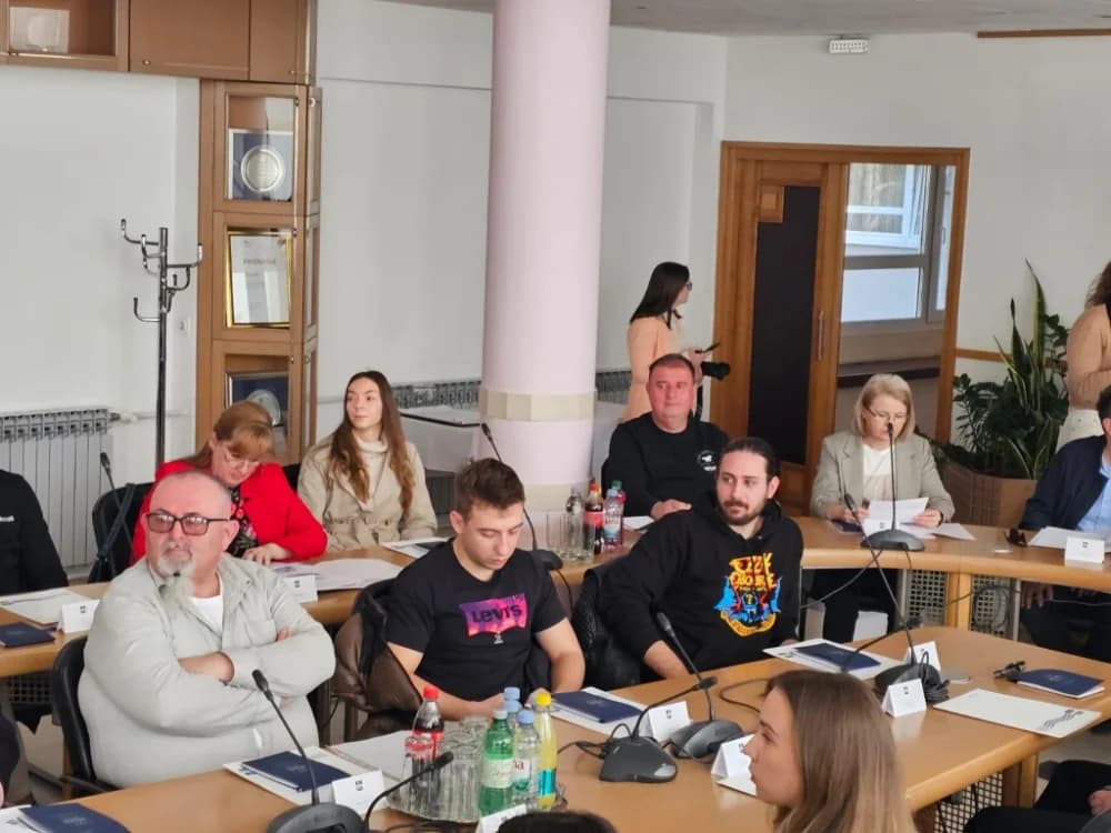 Čak 59 studenata - stipendista na potpisu ugovora za stipendiranje s brodsko-posavskim županom Danijelom Marušićem