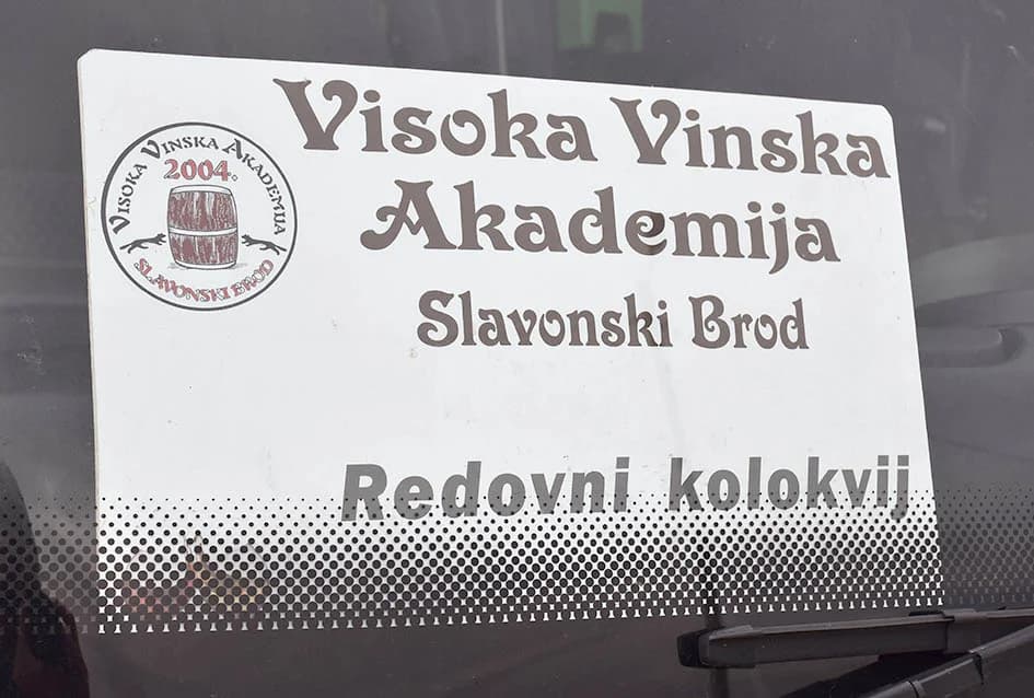 Enjingiju priznanje Visoke vinske akademije iz Slavonskog Broda