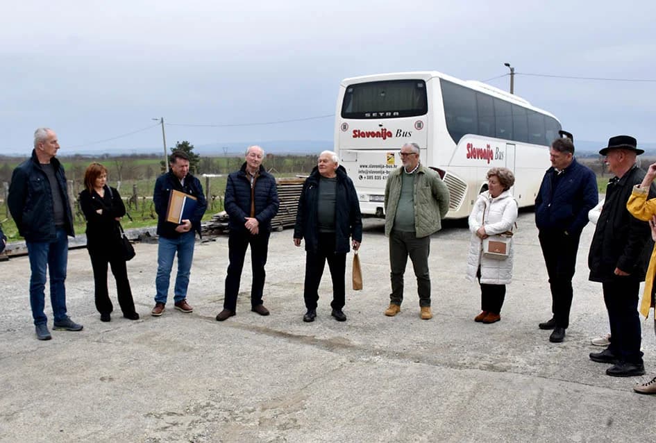 Enjingiju priznanje Visoke vinske akademije iz Slavonskog Broda