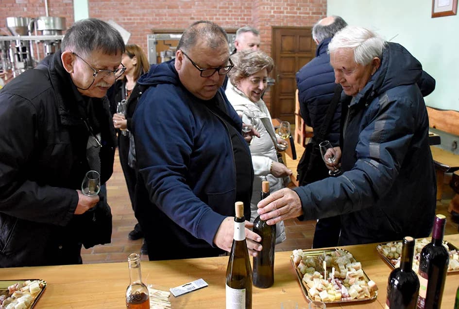 Enjingiju priznanje Visoke vinske akademije iz Slavonskog Broda