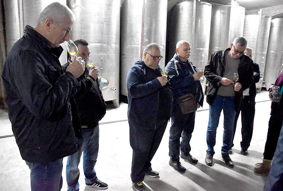 Enjingiju priznanje Visoke vinske akademije iz Slavonskog Broda
