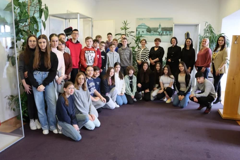 Učenici iz Mađarske u posjetu Gradskoj upravi Sl. Broda