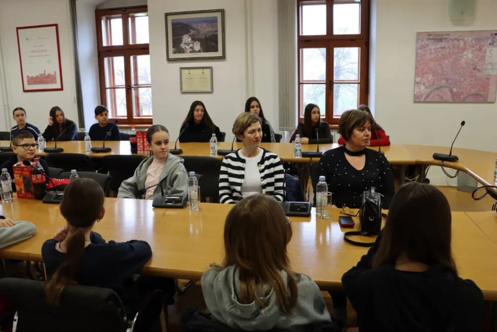 Učenici iz Mađarske u posjetu Gradskoj upravi Sl. Broda