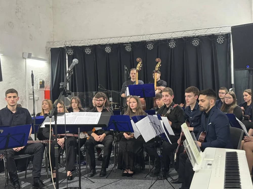 RAZIGRANE ŽICE U BRODSKOJ KUĆI TAMBURE - Koncert tamburaša iz Našica