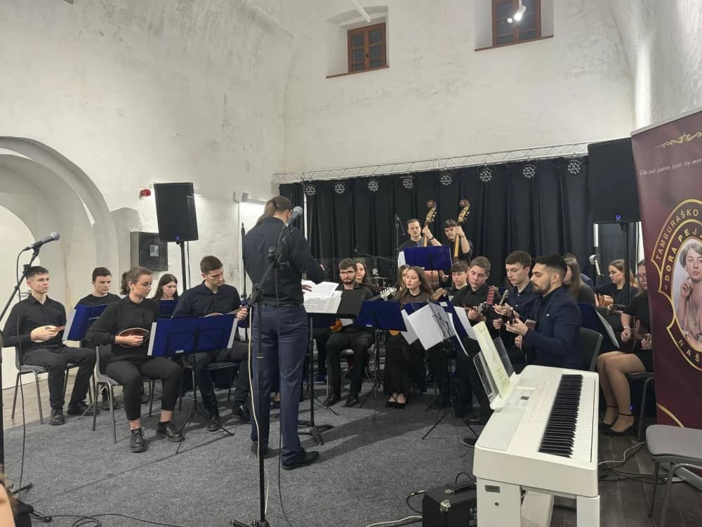 RAZIGRANE ŽICE U BRODSKOJ KUĆI TAMBURE - Koncert tamburaša iz Našica