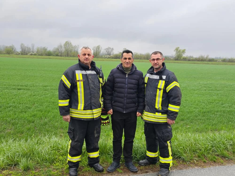 Spašavano gotovo 300 stoke s poplavljenog područja u Donjoj Bebrini (FOTO/VIDEO)