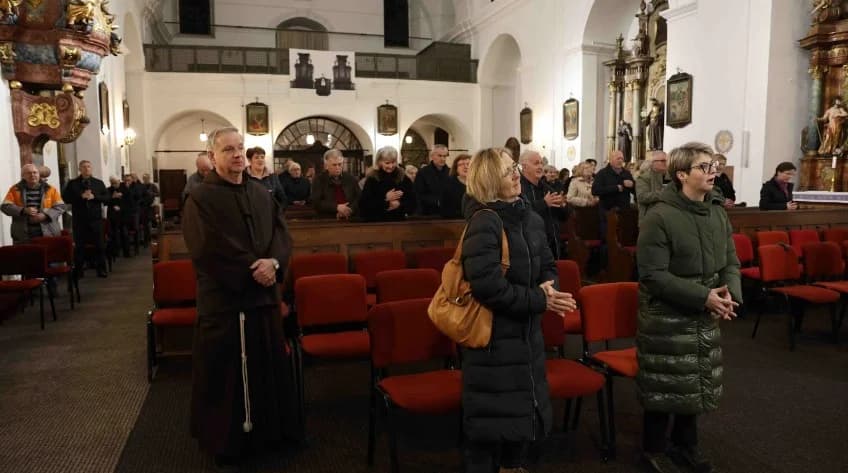 Održana korizmena duhovna obnova u Sl. Brodu: „Mi vjernici… pozvani smo predavati svoj život istinskoj Božjoj providnostiʼ