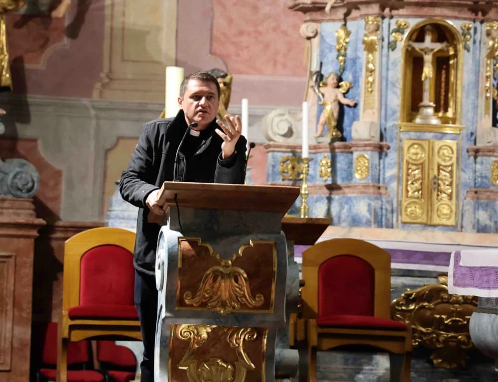 Održana korizmena duhovna obnova u Sl. Brodu: „Mi vjernici… pozvani smo predavati svoj život istinskoj Božjoj providnostiʼ