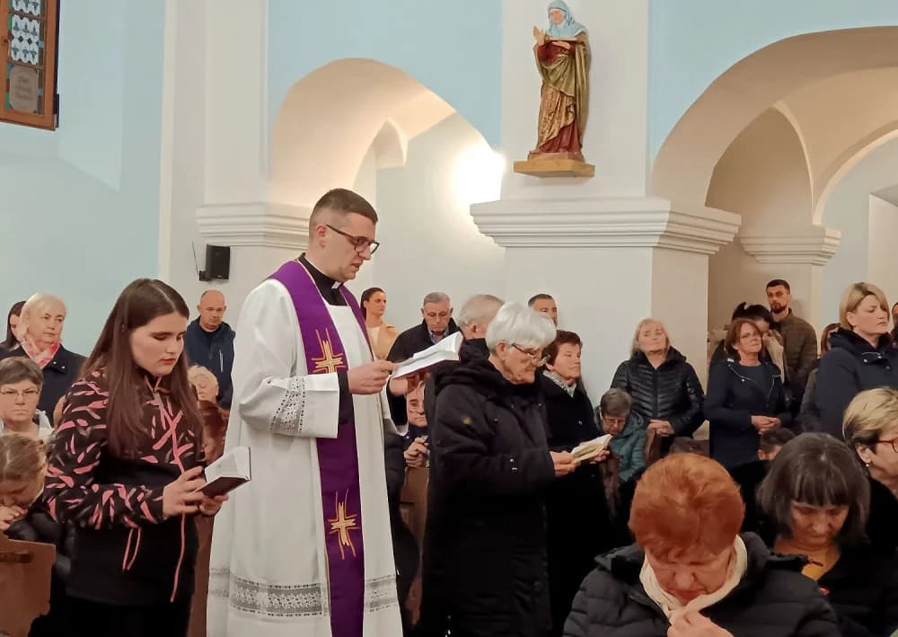 Brojni vjernici na primijenjenoj duhovnoj obnovi u župi Sibinj