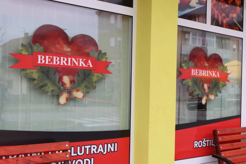 Na novoj lokaciji u Bebrinkinoj mesnici uz ponudu domaćeg mesa te prerađevina i gotova dnevna jela
