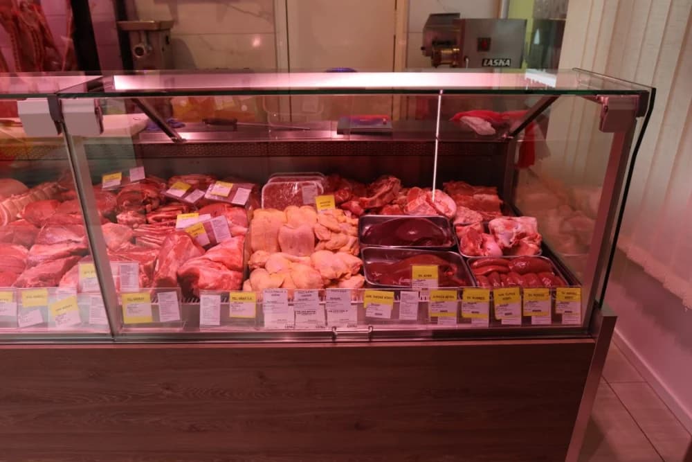 Na novoj lokaciji u Bebrinkinoj mesnici uz ponudu domaćeg mesa te prerađevina i gotova dnevna jela