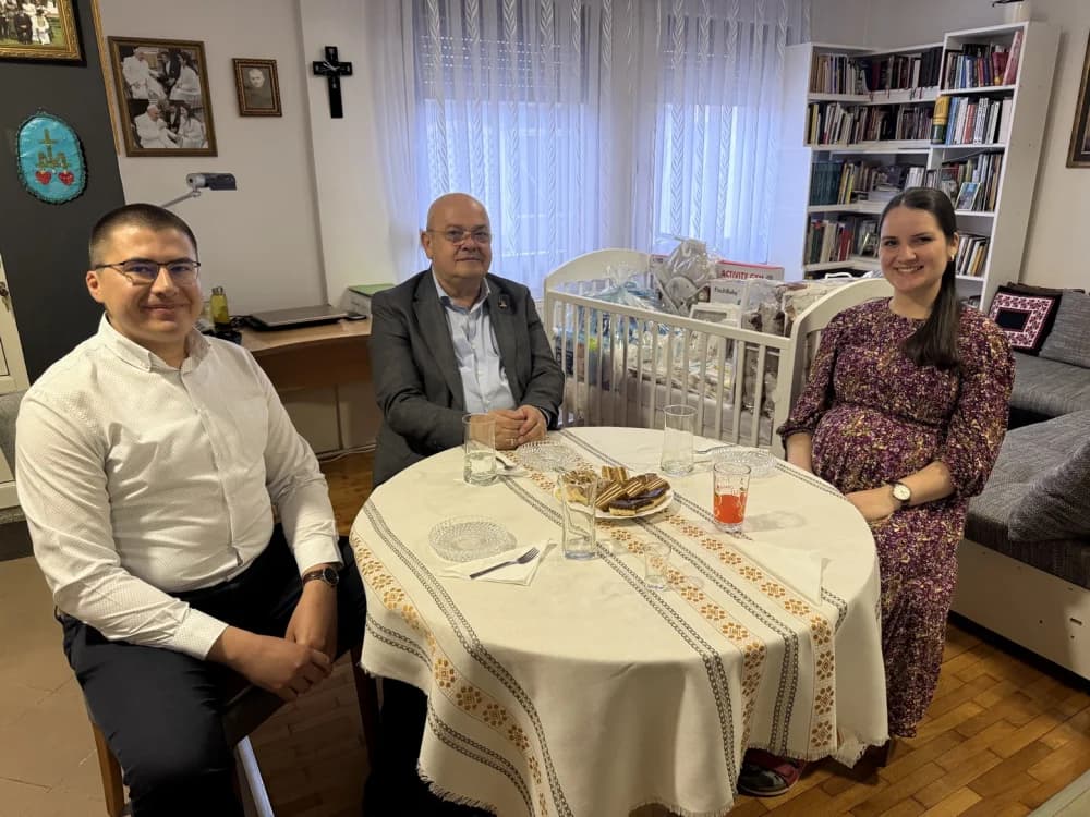 Ovoga puta ʼjer su izbori pred vratimaʼ gradonačelnik Duspara uručivao mladim obiteljima opremu za bebe