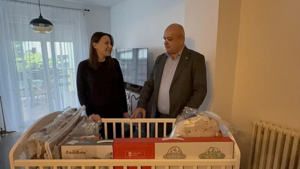Ovoga puta ʼjer su izbori pred vratimaʼ gradonačelnik Duspara uručivao mladim obiteljima opremu za bebe
