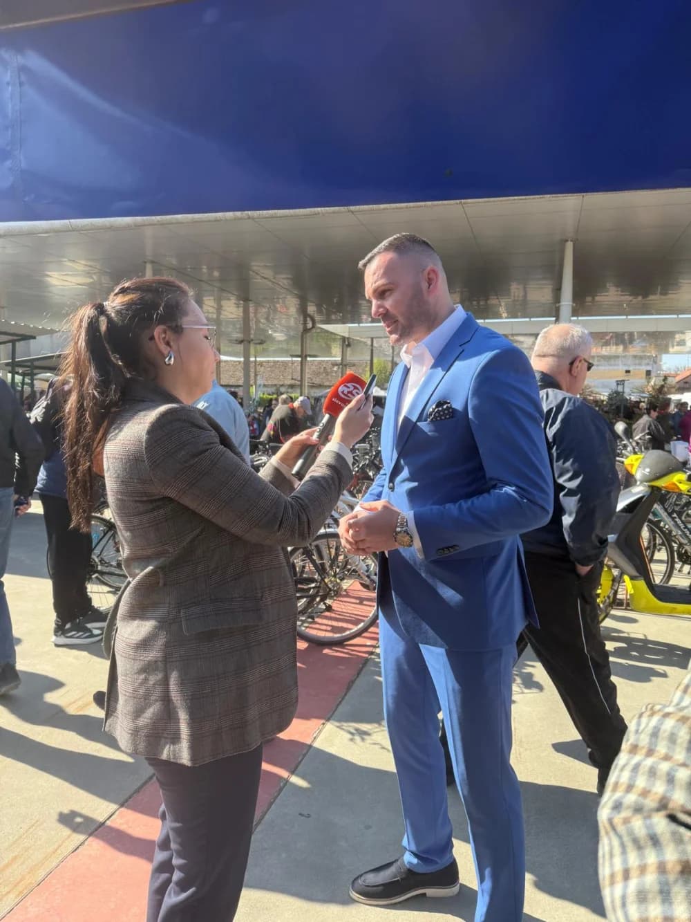 Članovi Domovinskg pokreta građanima dijelili maslinove grančice na brodskoj tržnici