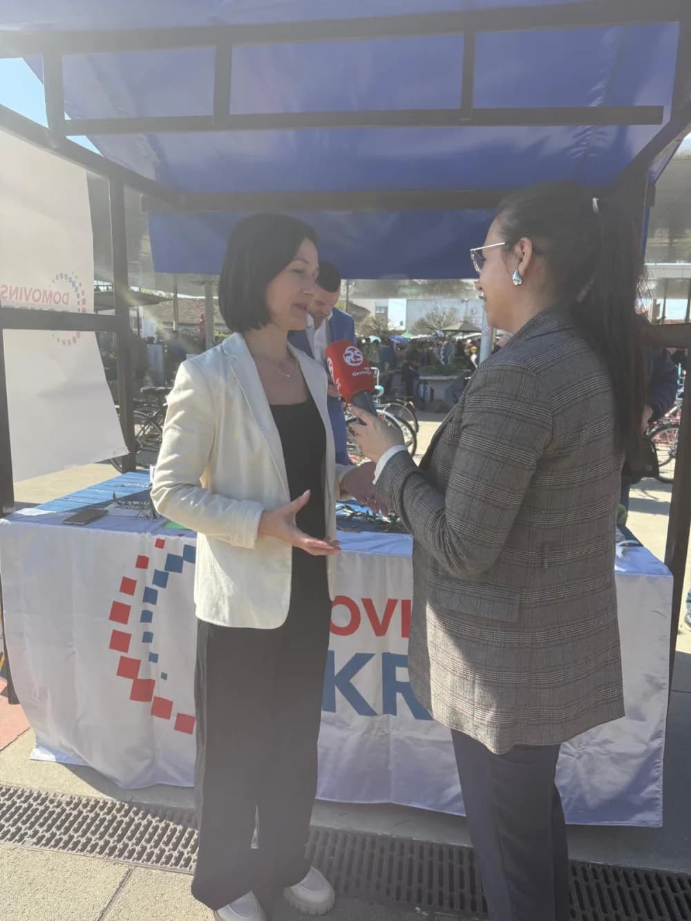 Članovi Domovinskg pokreta građanima dijelili maslinove grančice na brodskoj tržnici