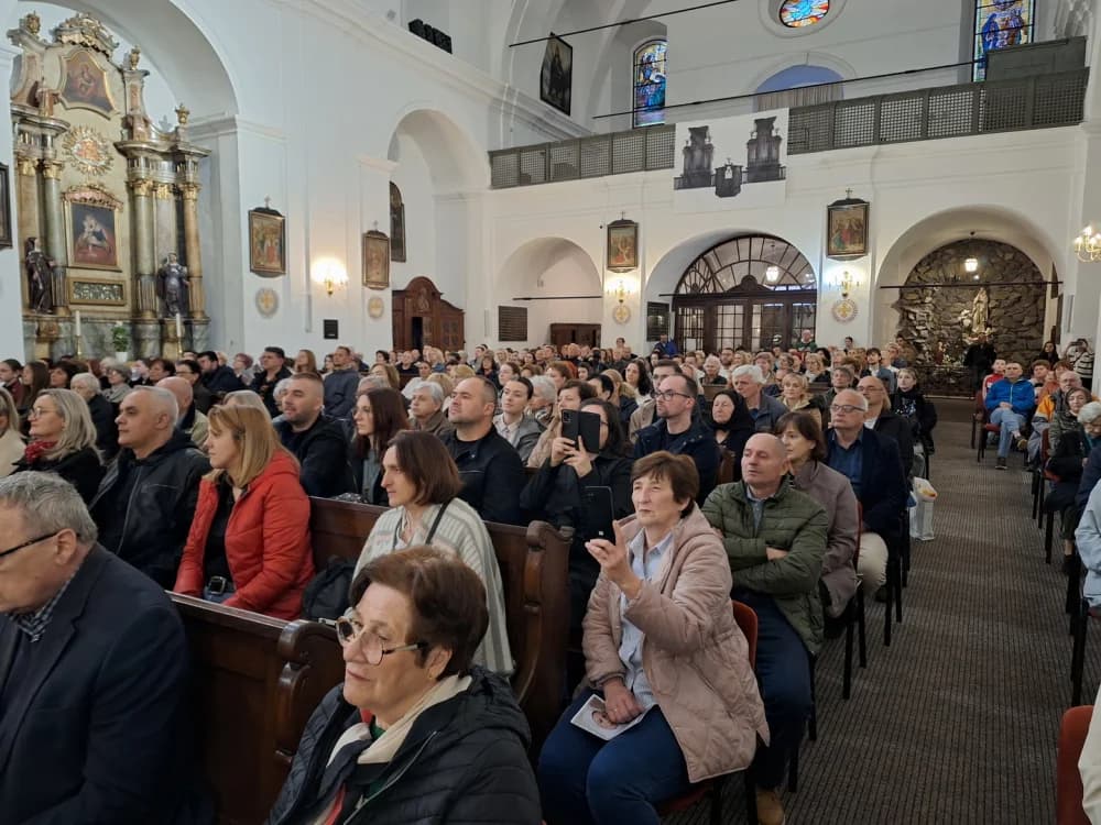Održan tradicionalni korizmeni koncert Ansambla LADO u Crkvi Presvetog Trojstva