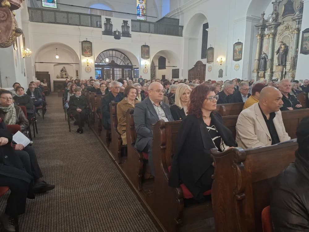Održan tradicionalni korizmeni koncert Ansambla LADO u Crkvi Presvetog Trojstva