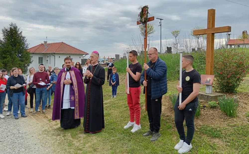 Križni put i Gospin plač održan na Cvjetnicu u Gromačniku