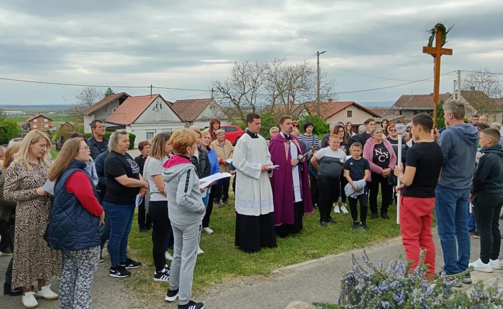 Križni put i Gospin plač održan na Cvjetnicu u Gromačniku