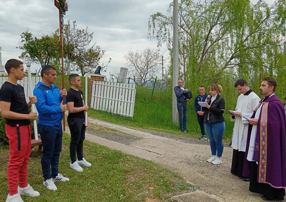Križni put i Gospin plač održan na Cvjetnicu u Gromačniku
