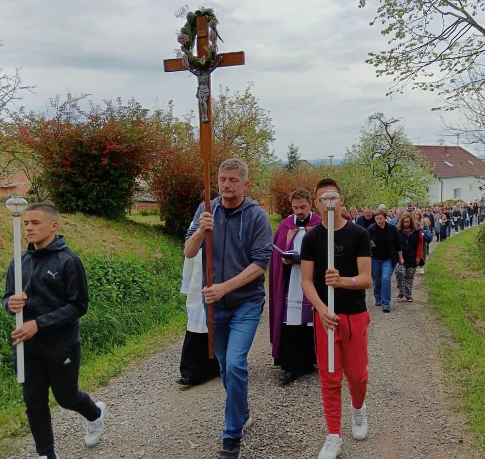 Križni put i Gospin plač održan na Cvjetnicu u Gromačniku