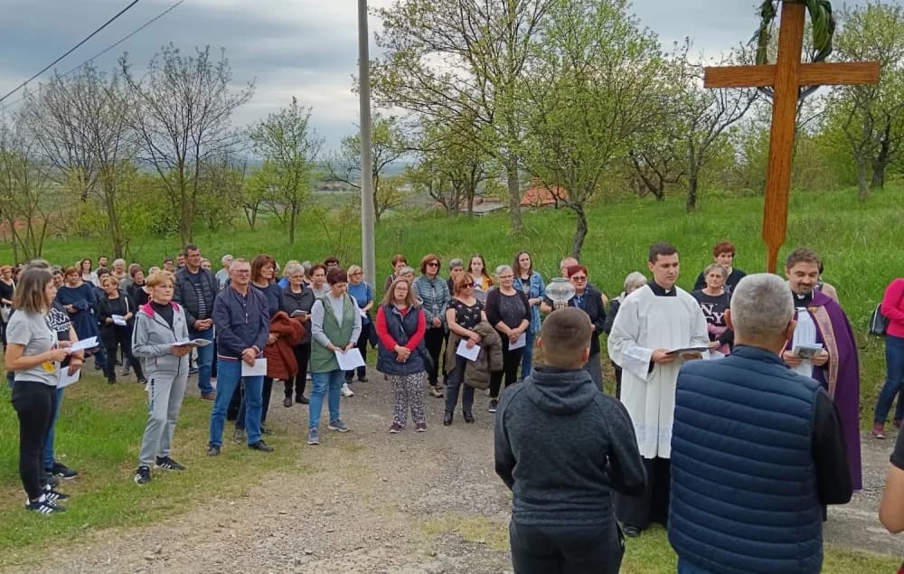 Križni put i Gospin plač održan na Cvjetnicu u Gromačniku