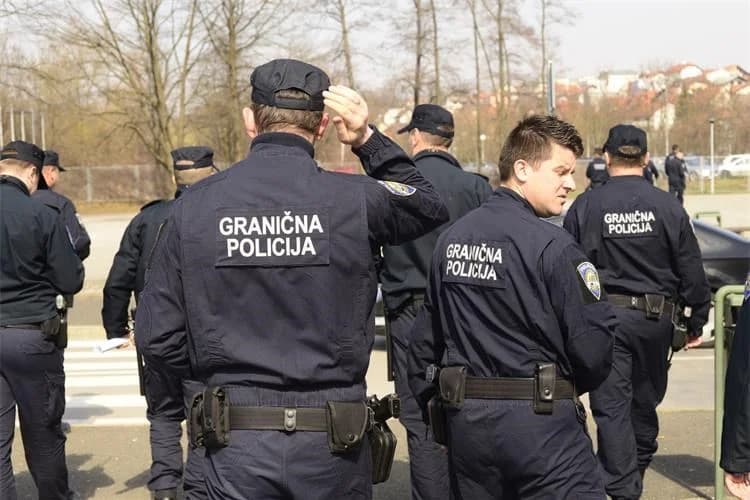 Policajcu na granici dao 100 eura mita