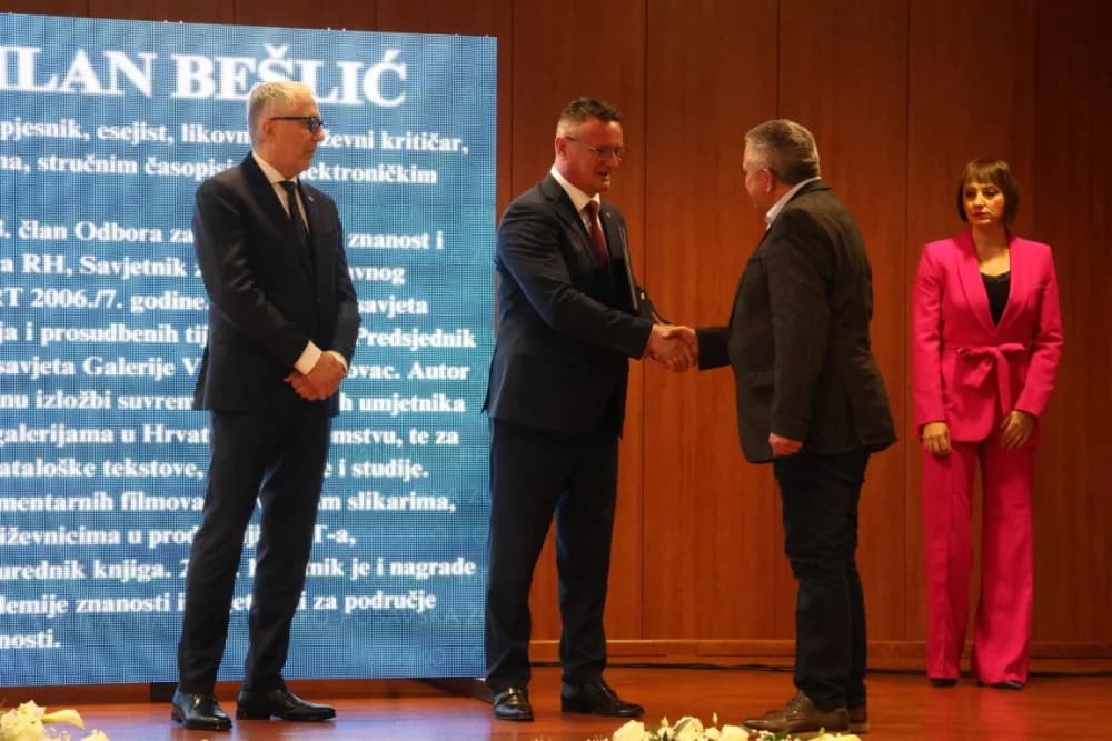 Tko su dobitnici!? Zaslužnim pojedincima i kolektivima uručene prigodna priznanja povodom Dana Brodsko-posavske županije