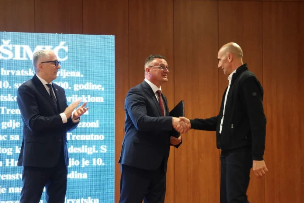Tko su dobitnici!? Zaslužnim pojedincima i kolektivima uručene prigodna priznanja povodom Dana Brodsko-posavske županije