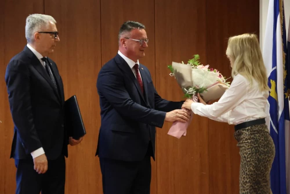 Tko su dobitnici!? Zaslužnim pojedincima i kolektivima uručene prigodna priznanja povodom Dana Brodsko-posavske županije