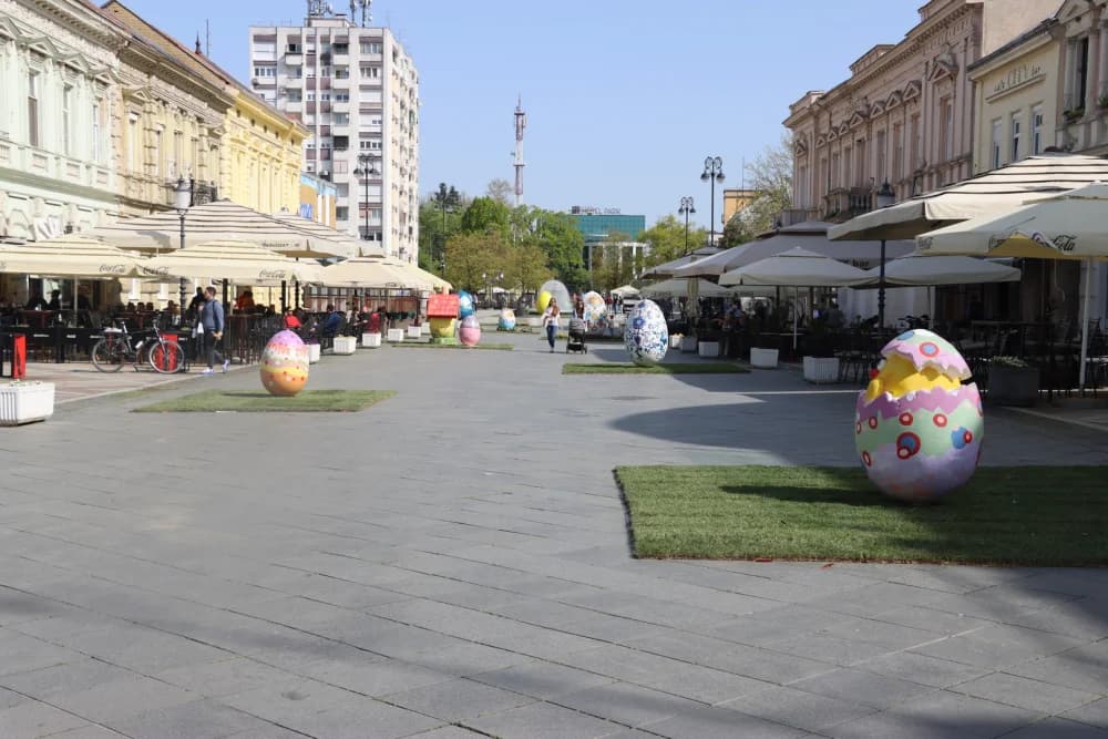 Blagdanski ugođaj u gradu: Uskrsne dekoracije na Korzu i u Tvrđavi
