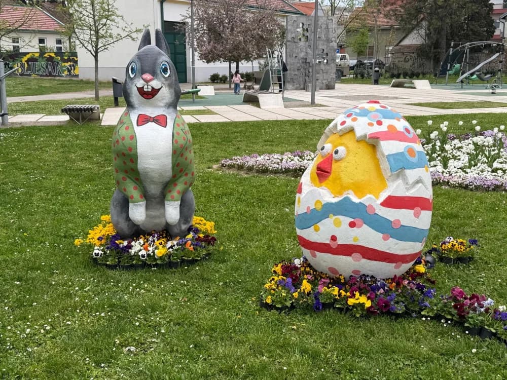 Blagdanski ugođaj u gradu: Uskrsne dekoracije na Korzu i u Tvrđavi