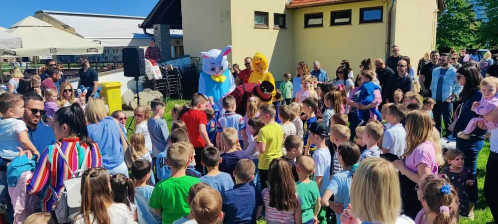 Zeko oduševio brodske mališane