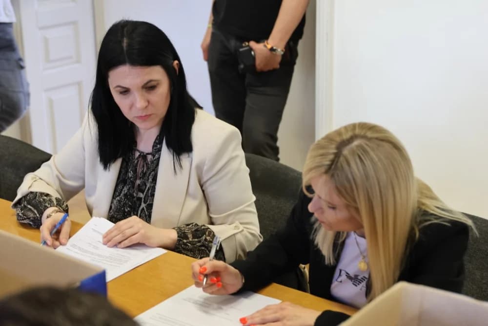 Kandidat HDZ-a za gradonačelnika Sl. Broda Tomislav Tekić predaoo kandidaturu s 2.025 potpisa potpore: „Naša će se kampanja temeljiti na konkretnim obećanjima sugrađanima“
