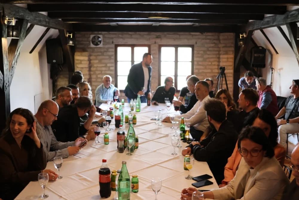 Mediji, izvođači i festivali zajedno sa diskografskom kućom dogovarali suradnju