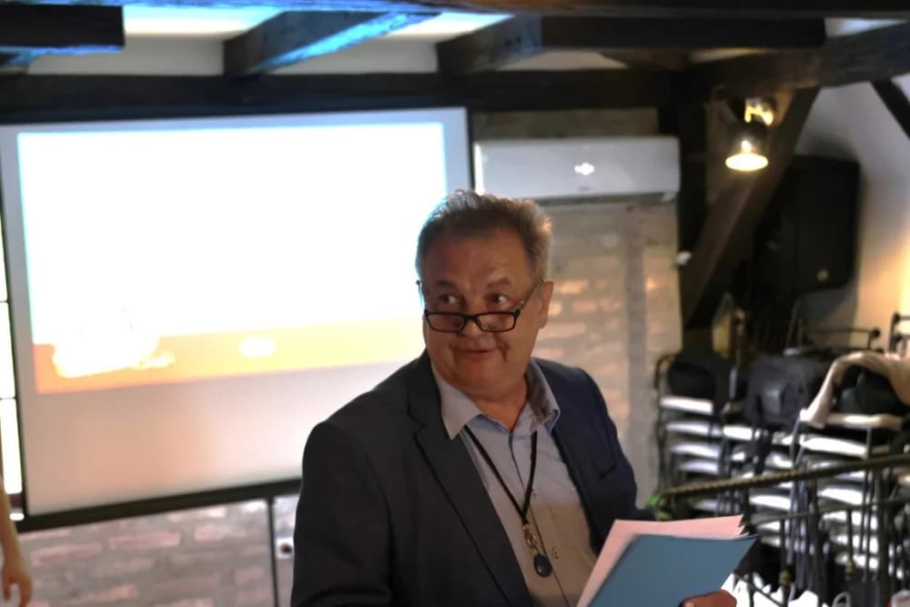 Mediji, izvođači i festivali zajedno sa diskografskom kućom dogovarali suradnju